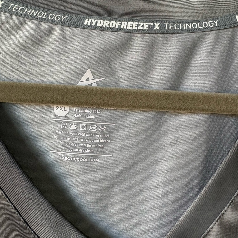 Arctic Cool Gray/White Tie-Dye V-Neck T-Shirt - Picture 5 of 6